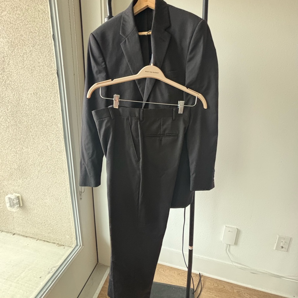 Men’s Jos. A Bank two piece black charcoal suit
Jacket: 38L
Pants: 32x32